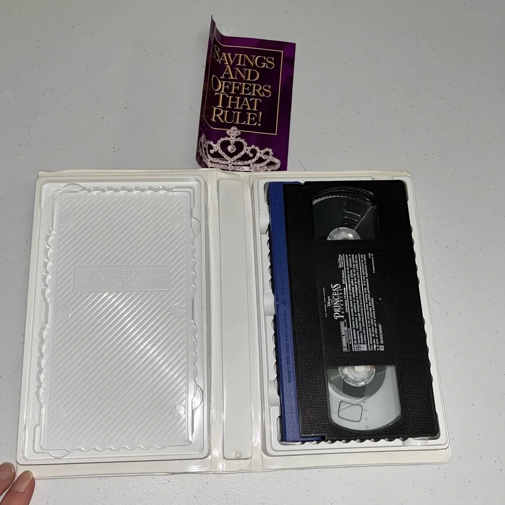 Disney’s The Princess Diaries 23638 Clamshell VHS Movie